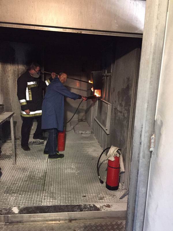 brand met een CO2-blusser_1 AMAB opleiding brandbestreiding
