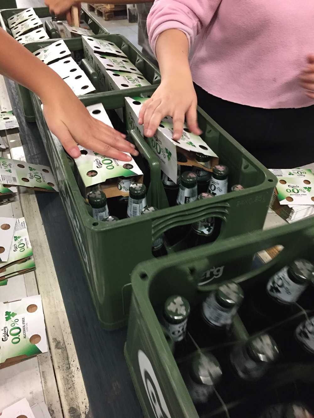 Clipping bottles Carlsberg
